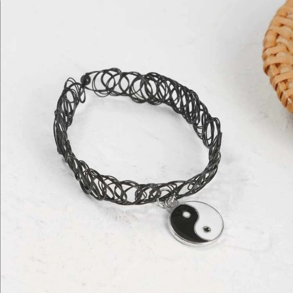 ☯️Yin & Yang charm black stretchy choker - Picture 4 of 4